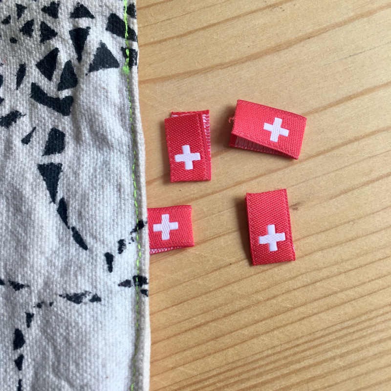 Patch Drapeau Suisse Brodé 9x6cm – À Coudre Ou Repasser Sur Vêtements